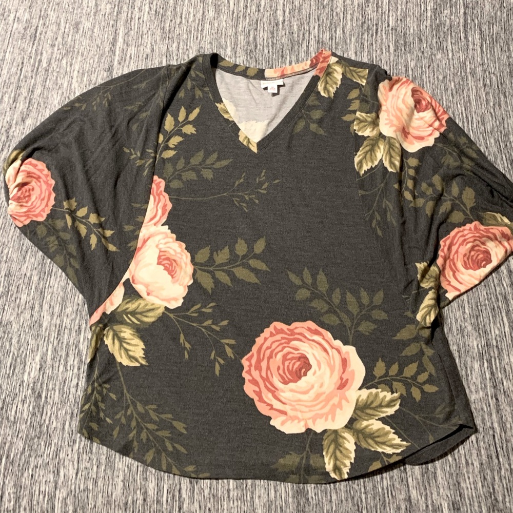 LulaRoe Top Size Med